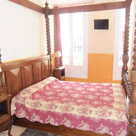 Hotel Des Arceaux Bayonne Room photo