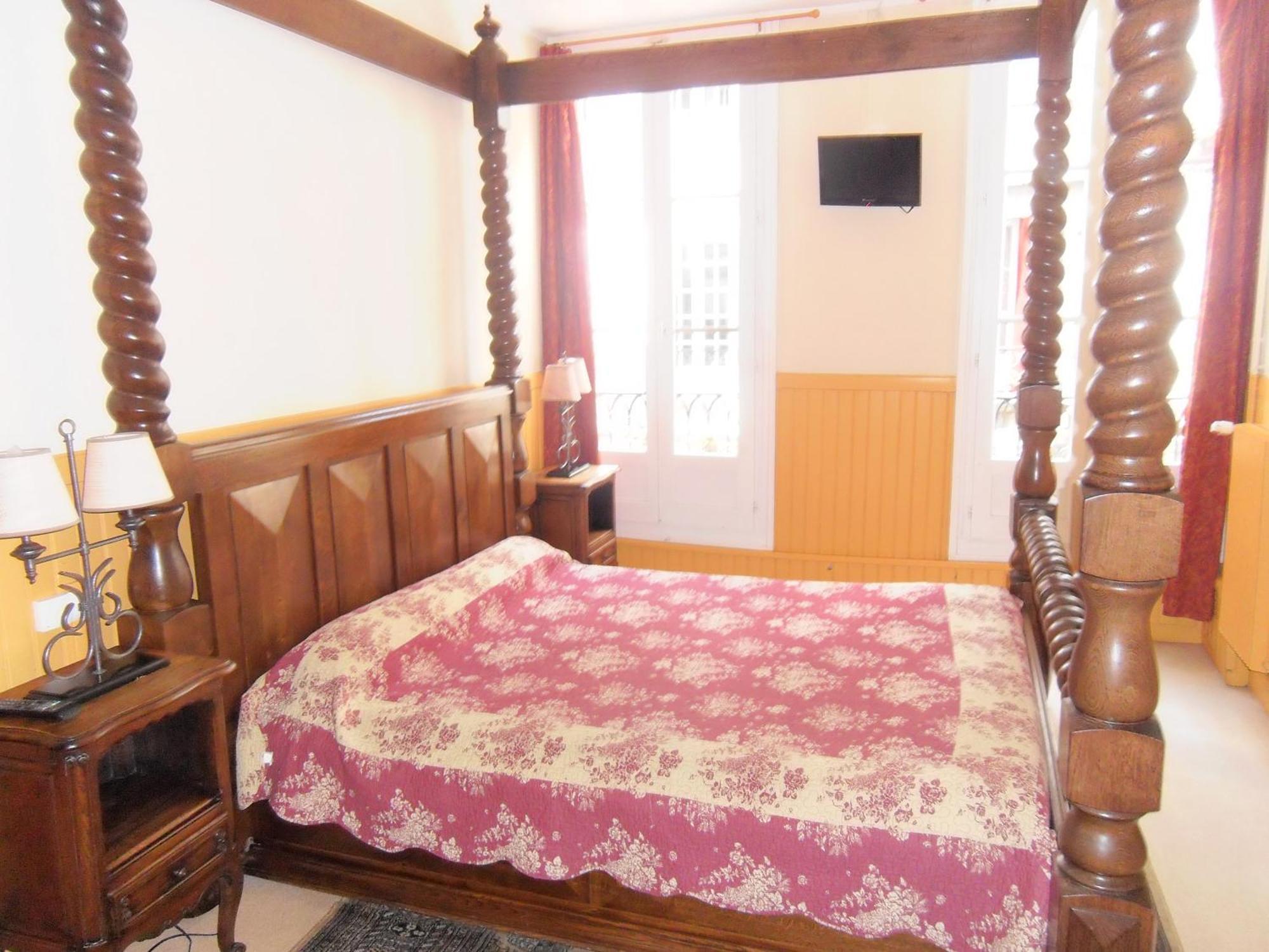 Hotel Des Arceaux Bayonne Room photo